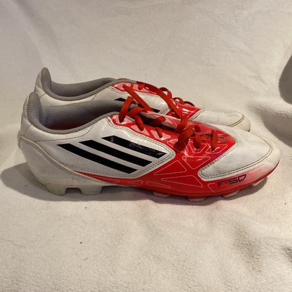 Soccer cleats - Picture 2 of 3